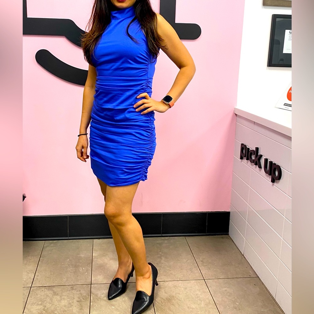 Zara blue dress M hugs the body, compliments the curves. Worn once